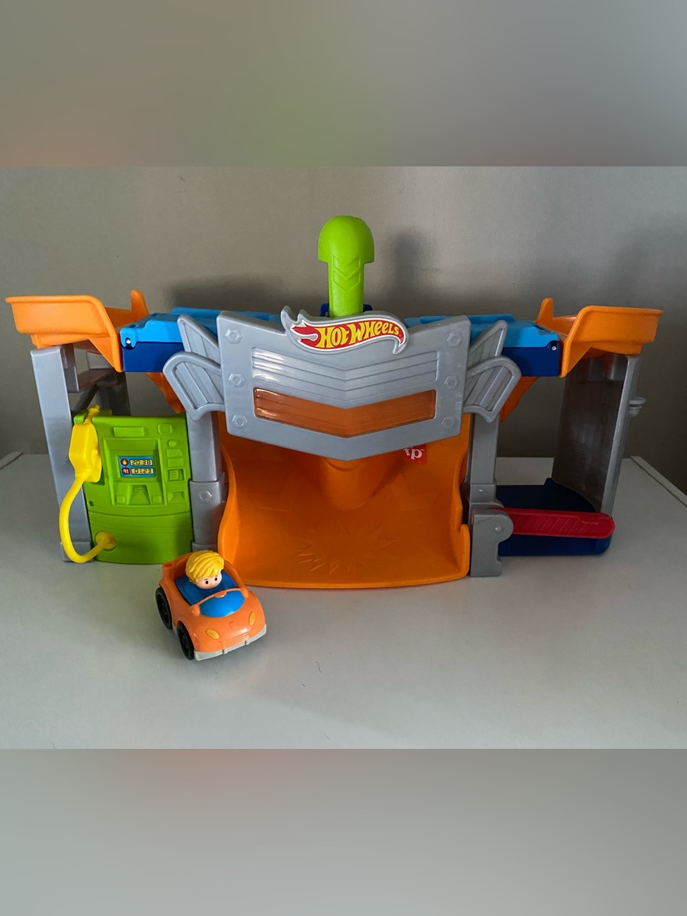 Little People Hot wheels garage